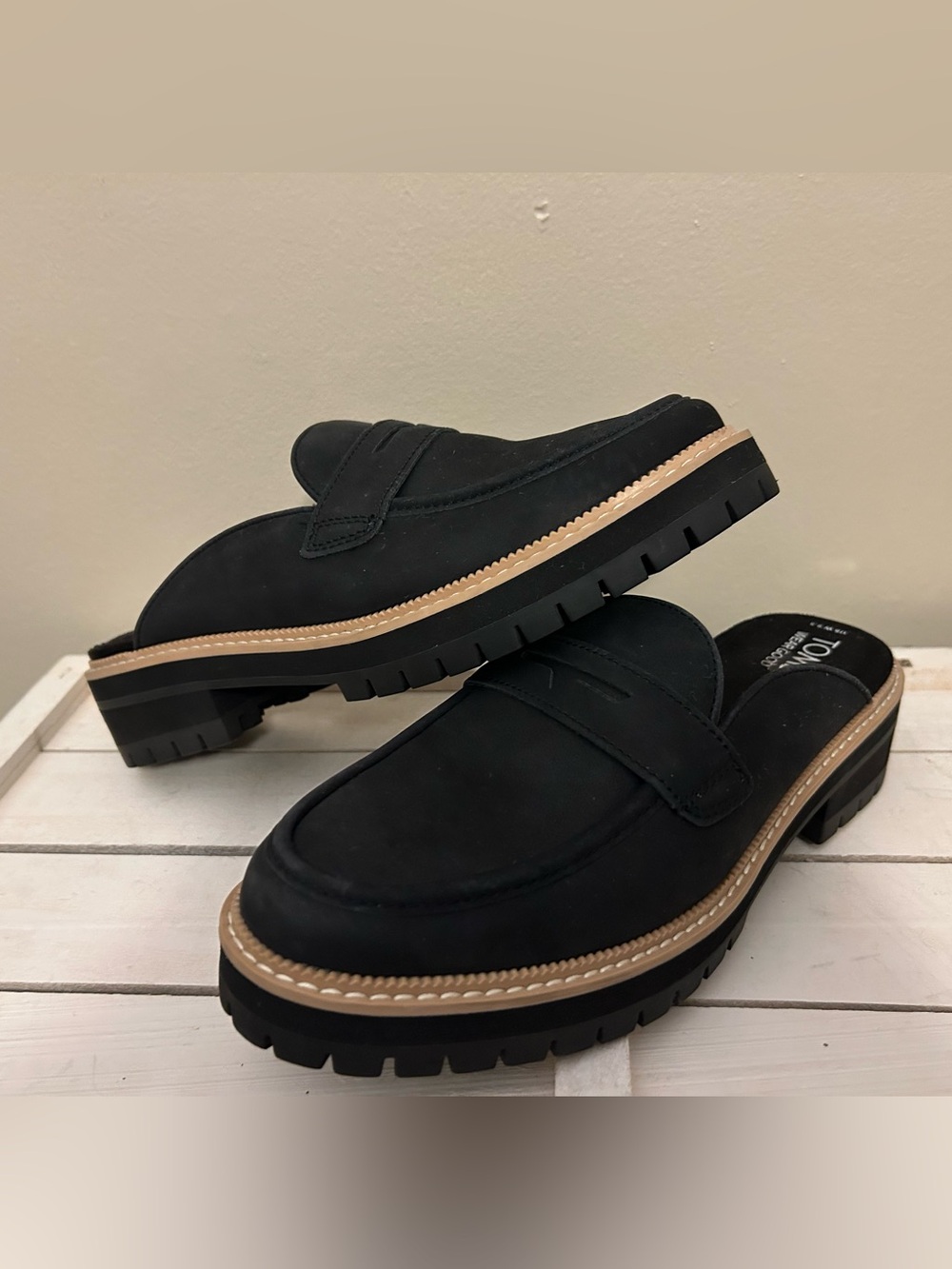 Toms Cara Lug Sole Mule Black Loafer with Tan Trim Ladies US 9.5